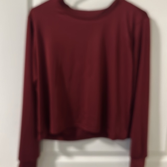 Cropped long sleeve workout top - Picture 3 of 3